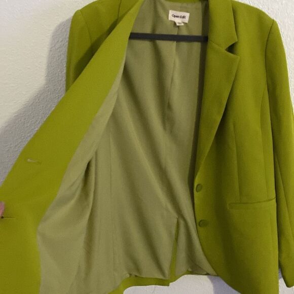 OPEN EDIT- CURVE HEM BLAZER IN OLIVE SEED (green)- Size small - Picture 9 of 11